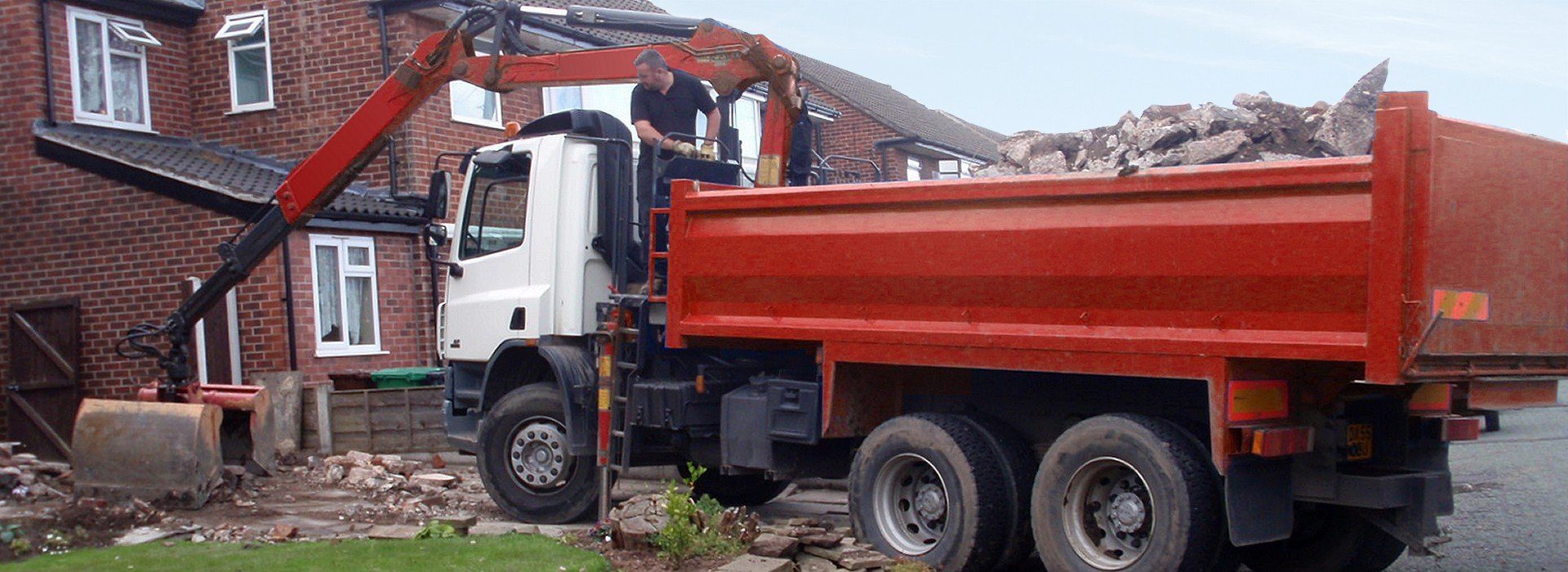 Grab lorry hire in Watford for muck-away and groundworks